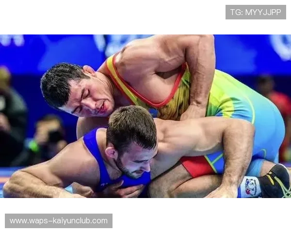 摔跤选手抱摔成功压制对方，控制全局的背后智慧